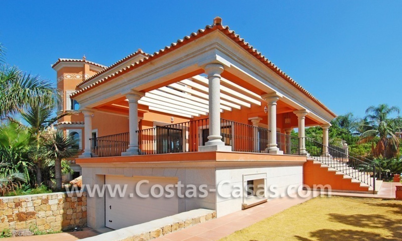 Villa classique de style andalou à acheter, complexe de golf, nouvelle Mille d' Or, Puerto Banús - Marbella, Benahavis - Estepona 1