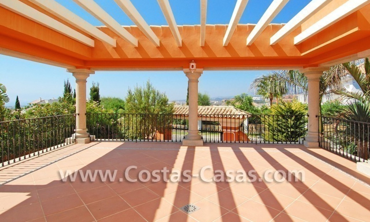 Villa classique de style andalou à acheter, complexe de golf, nouvelle Mille d' Or, Puerto Banús - Marbella, Benahavis - Estepona 2