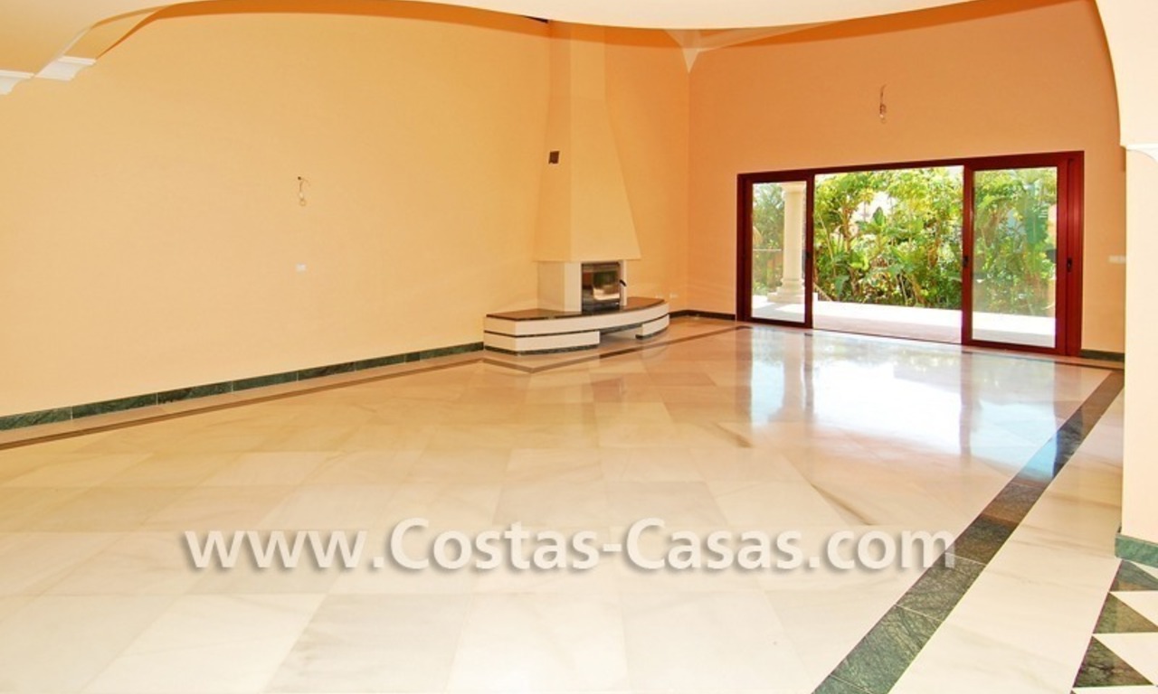 Villa classique de style andalou à acheter, complexe de golf, nouvelle Mille d' Or, Puerto Banús - Marbella, Benahavis - Estepona 9