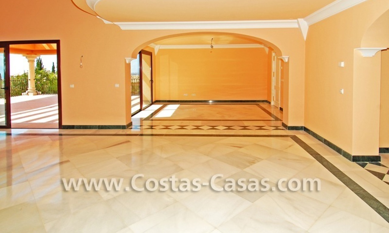 Villa classique de style andalou à acheter, complexe de golf, nouvelle Mille d' Or, Puerto Banús - Marbella, Benahavis - Estepona 10