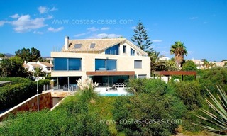 Villa moderne en première ligne de plage à acheter à Marbella 1
