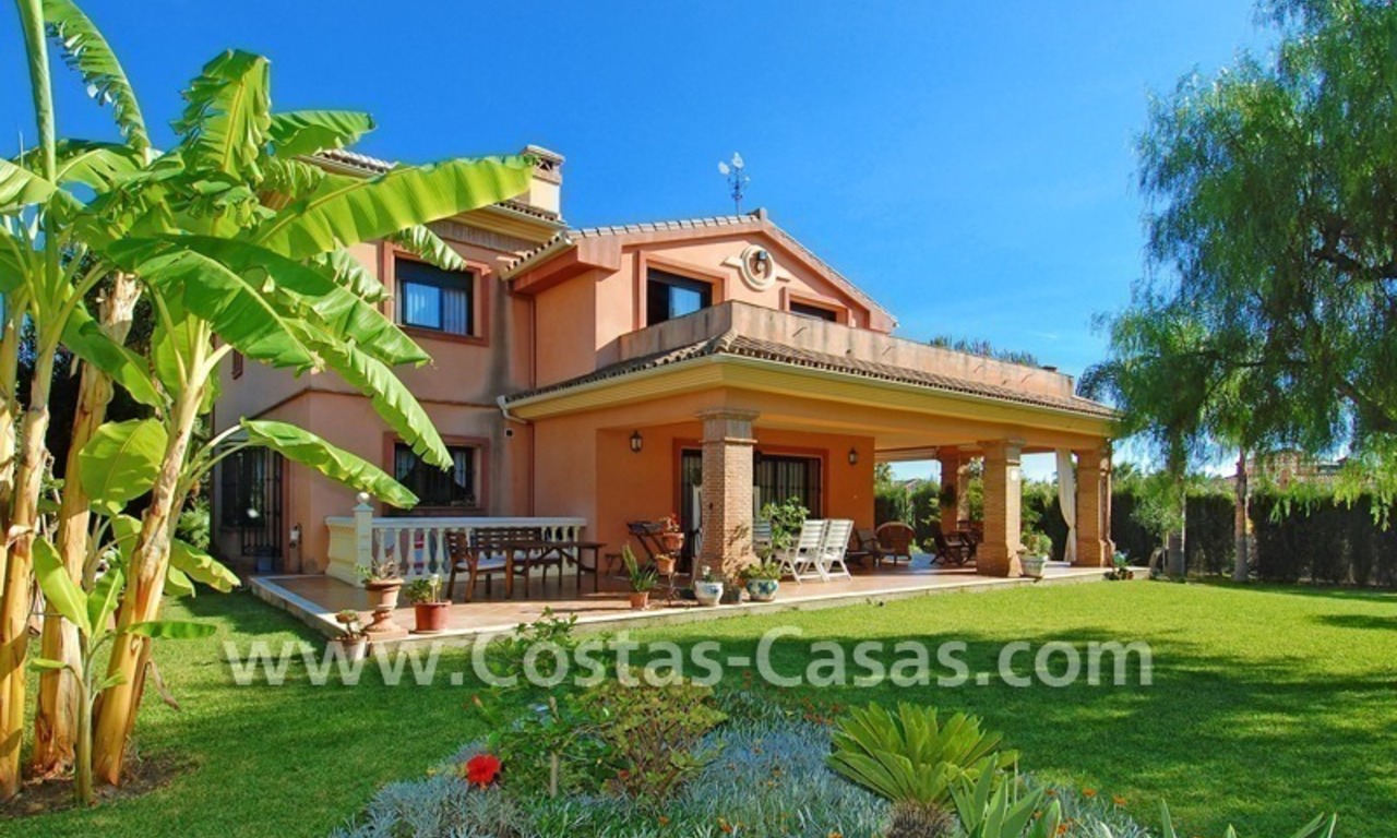 Villa de luxe à vendre dans la zone de Marbella - Estepona - Benahavis 0