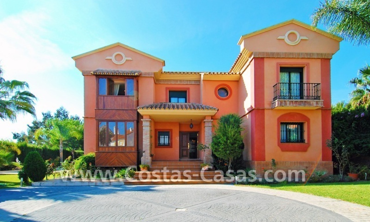 Villa de luxe à vendre dans la zone de Marbella - Estepona - Benahavis 2