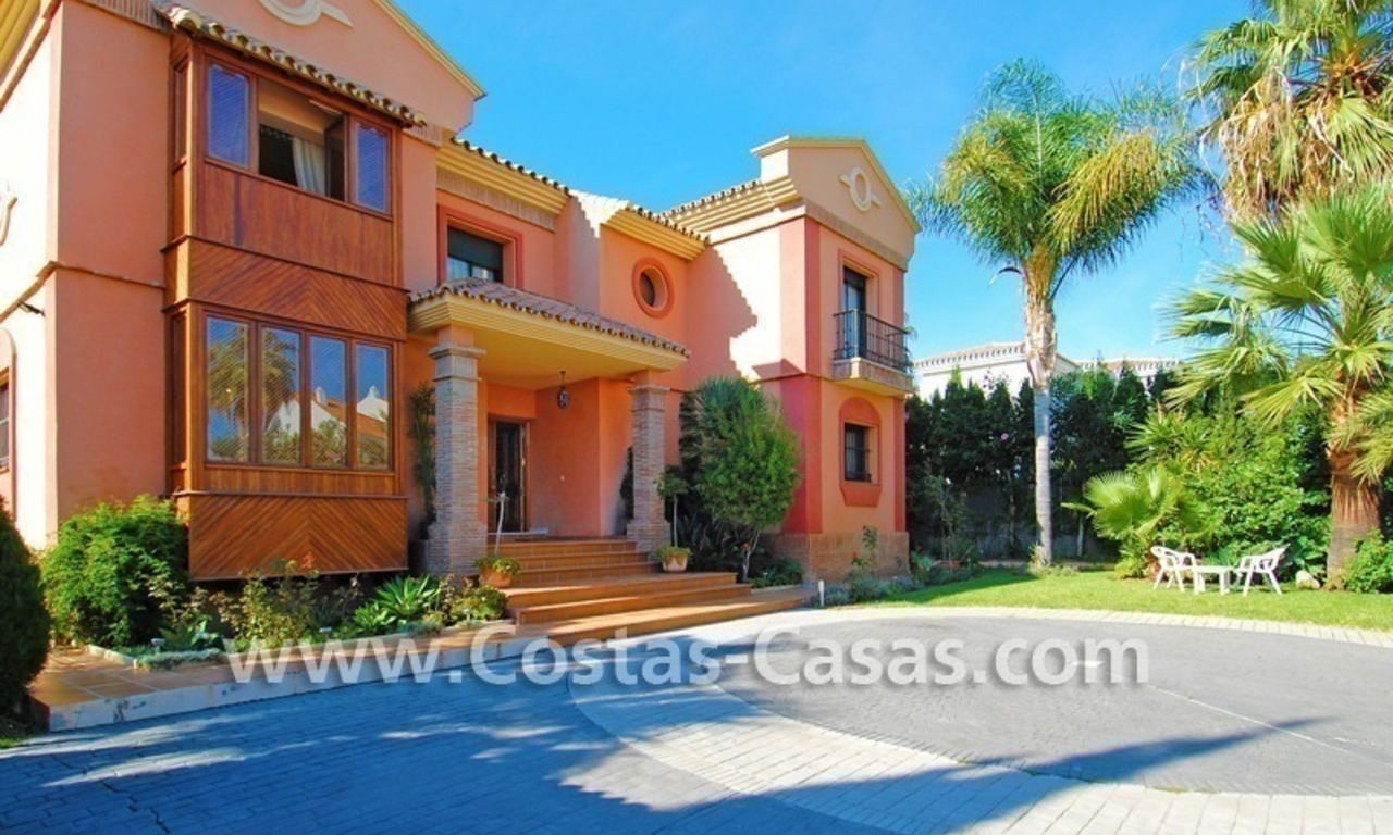 Villa de luxe à vendre dans la zone de Marbella - Estepona - Benahavis 3
