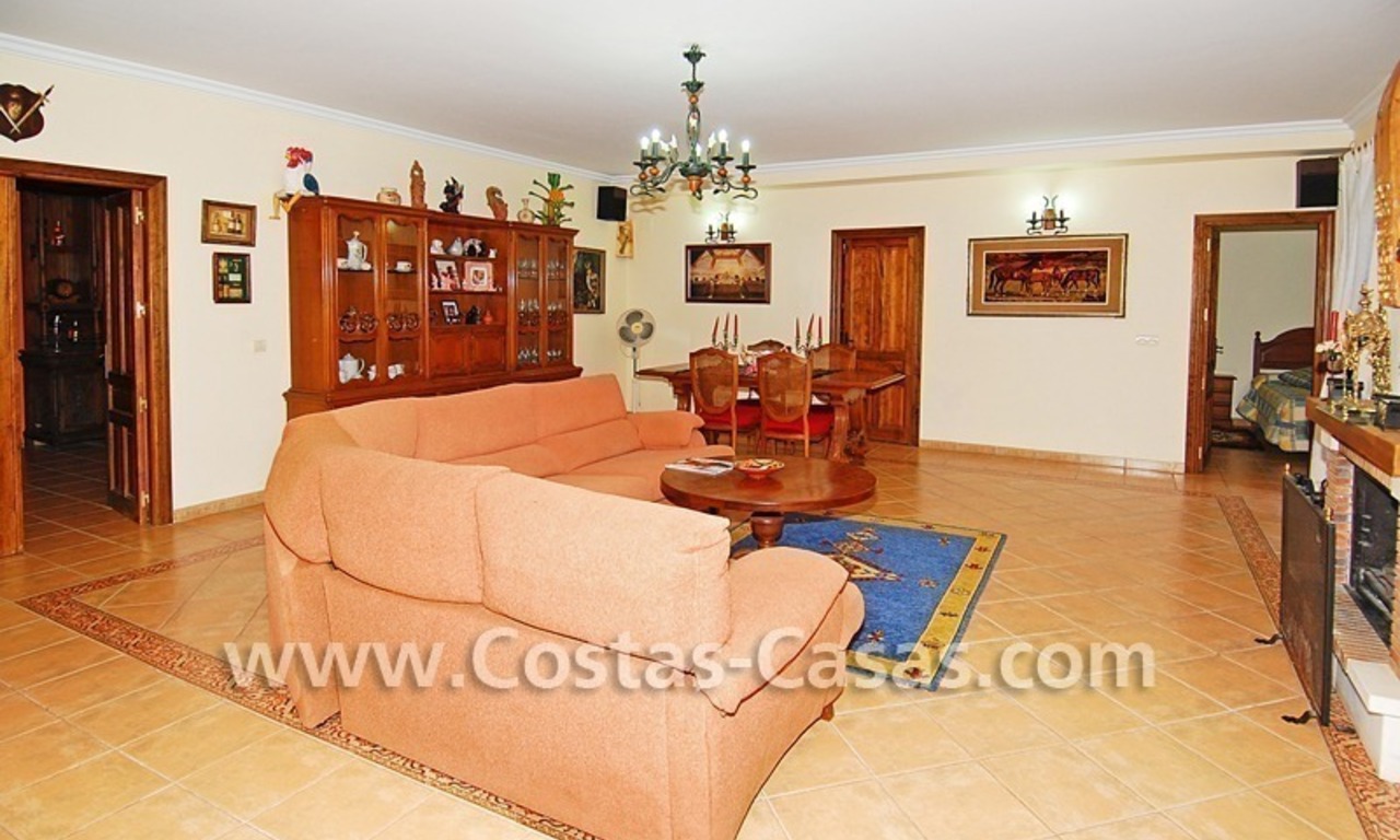 Villa de luxe à vendre dans la zone de Marbella - Estepona - Benahavis 10