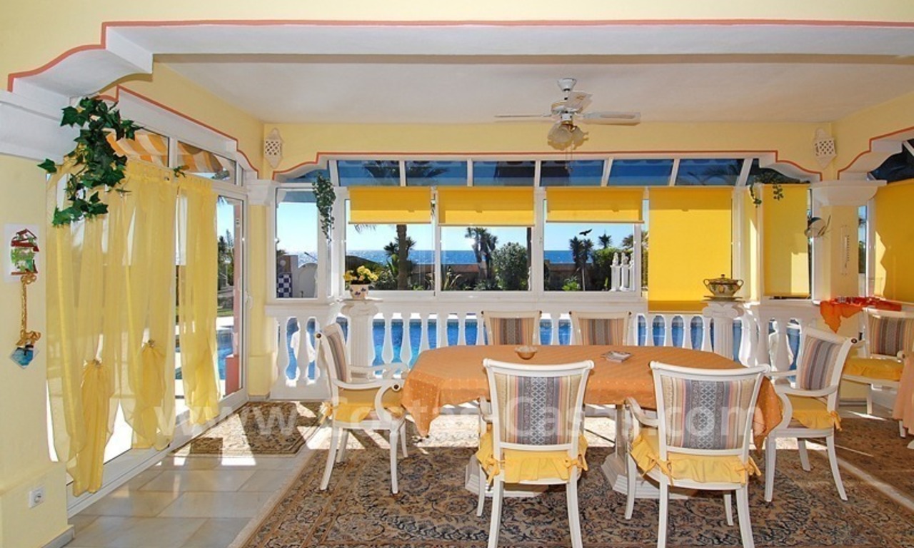 Villa en première ligne de plage à vendre avec deux maisons d' hôtes dans l' Est de Marbella 12
