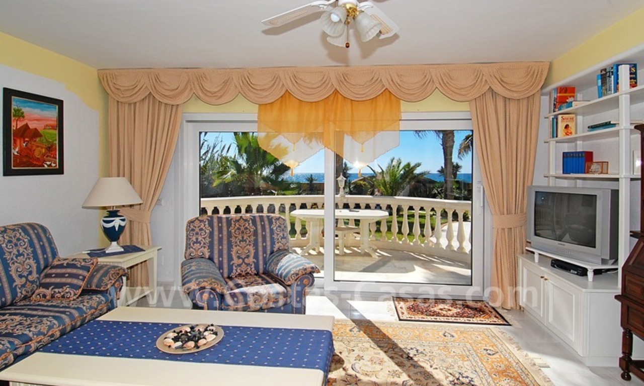 Villa en première ligne de plage à vendre avec deux maisons d' hôtes dans l' Est de Marbella 15