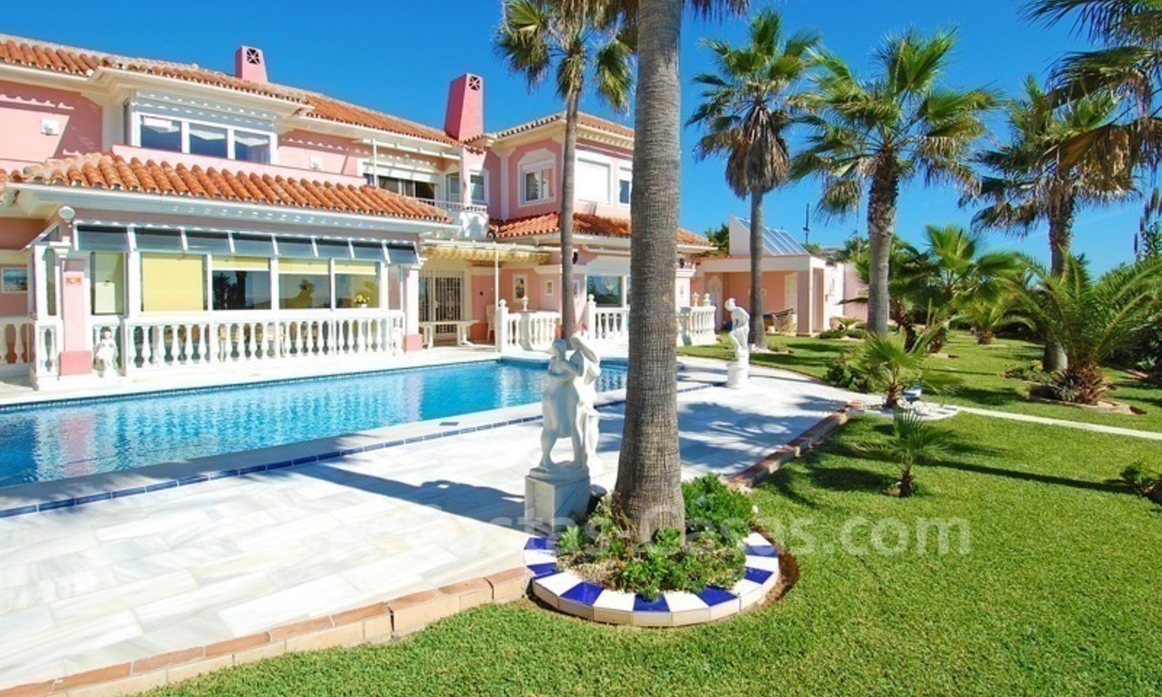 Villa en première ligne de plage à vendre avec deux maisons d' hôtes dans l' Est de Marbella 5