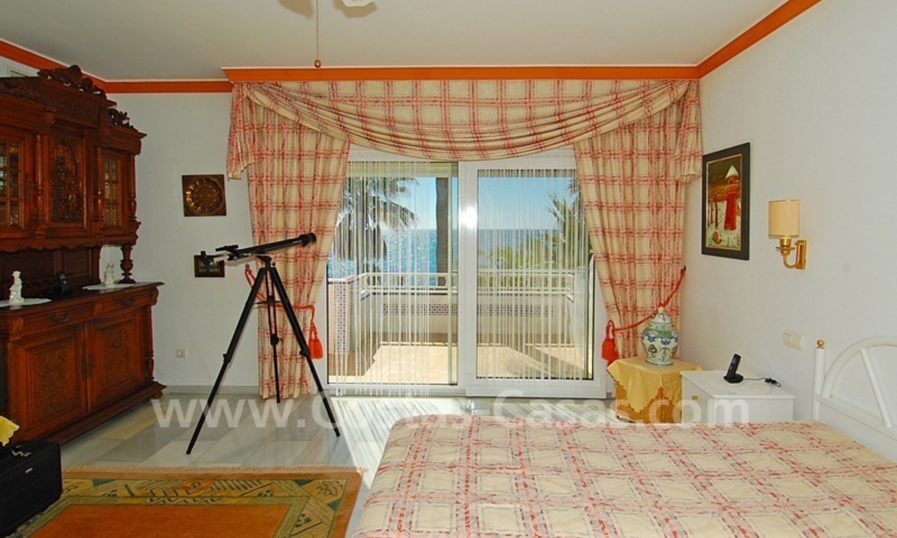 Villa en première ligne de plage à vendre avec deux maisons d' hôtes dans l' Est de Marbella 20
