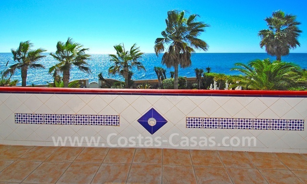Villa en première ligne de plage à vendre avec deux maisons d' hôtes dans l' Est de Marbella 23