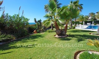 Villa en première ligne de plage à vendre avec deux maisons d' hôtes dans l' Est de Marbella 8