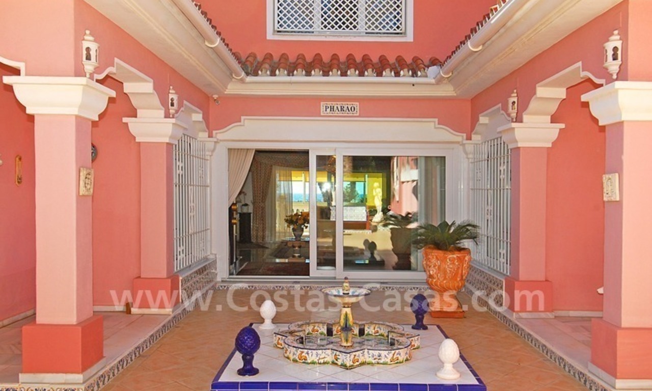Villa en première ligne de plage à vendre avec deux maisons d' hôtes dans l' Est de Marbella 9