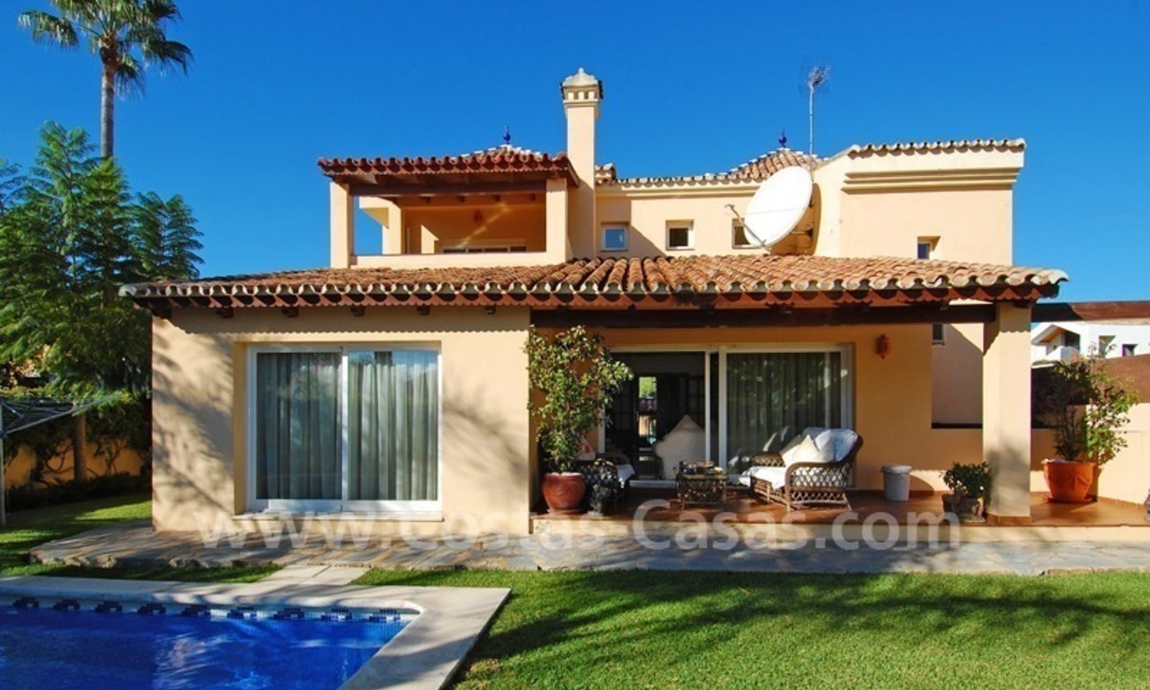Bonne affaire! Villa de style classique à vendre dans Nueva Andalucía - Marbella 0
