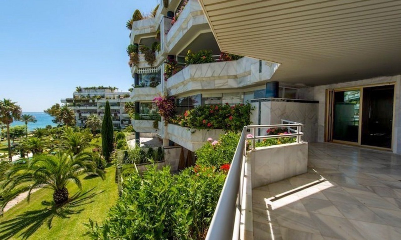Appartement à vendre en première ligne de plage sur la Mille d' Or à Marbella 2