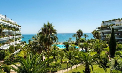 Appartement à vendre en première ligne de plage sur la Mille d' Or à Marbella 