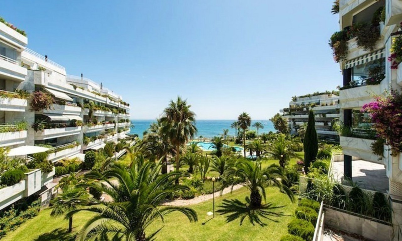 Appartement à vendre en première ligne de plage sur la Mille d' Or à Marbella 1