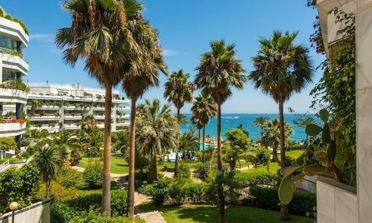Appartement à vendre en première ligne de plage sur la Mille d' Or à Marbella 0