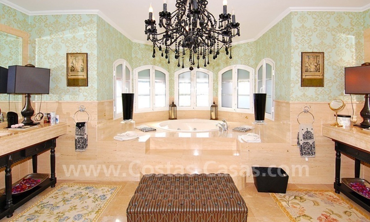Villa classique de luxe à acheter dans Nueva Andalucía - Puerto Banús - Marbella 20