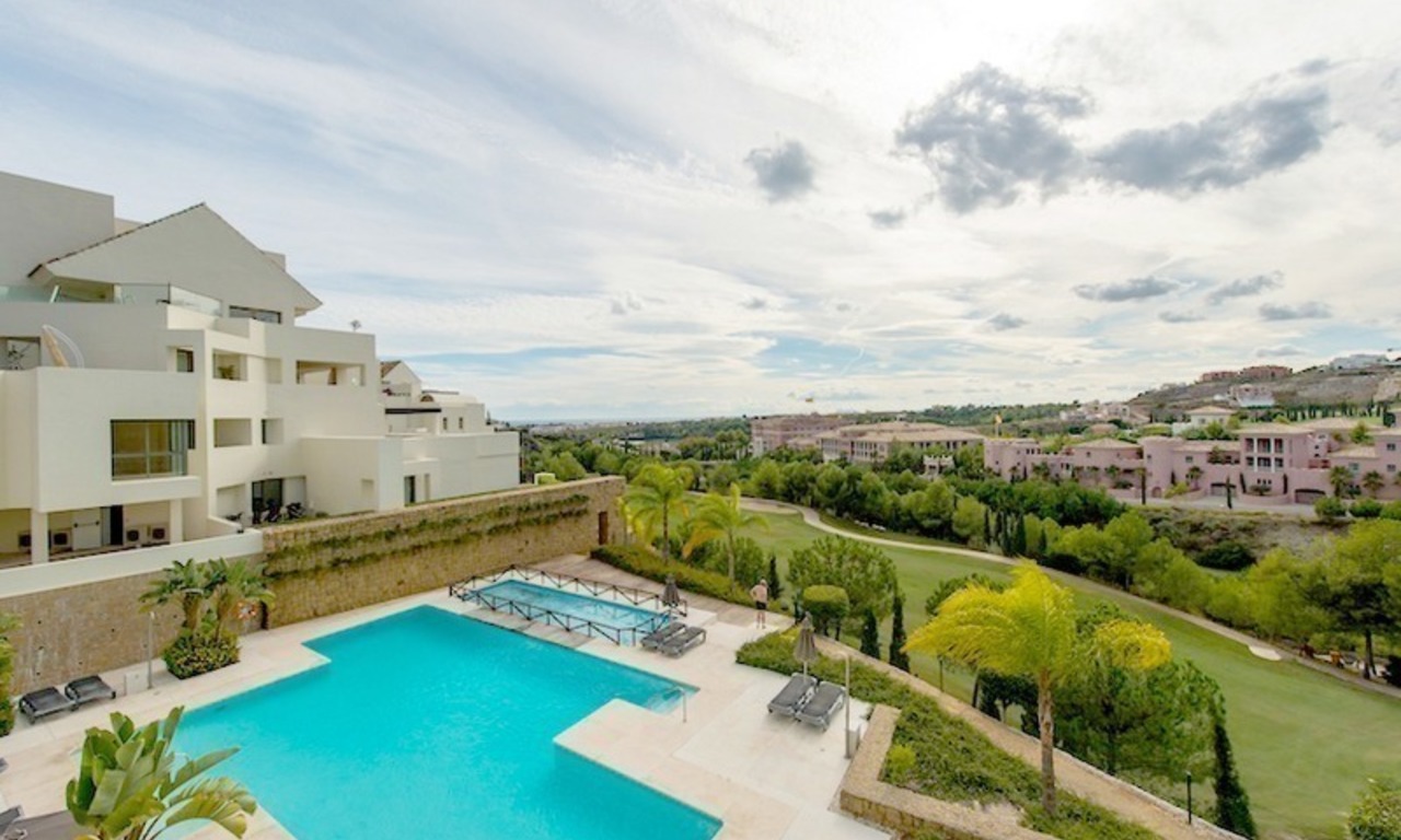  Penthouse moderne contemporain de luxe à acheter en première ligne de golf dans un complexe de 5 étoiles dans la zone de Benahavis - Estepona - Marbella 0