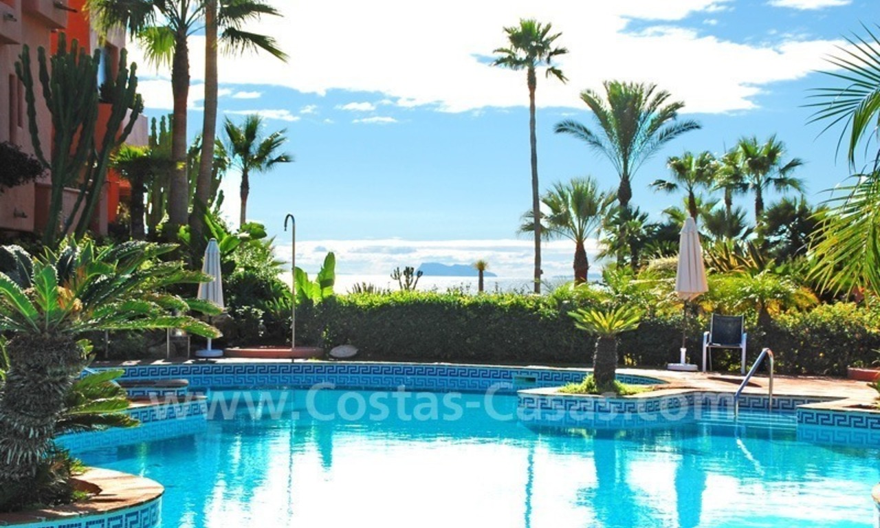 Appartements de luxe à vendre dans un complexe en première ligne de plage, sur la nouvelle Mille d' Or, Marbella - Estepona 16