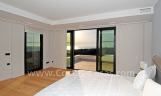 Villa moderne de luxe à vendre dans Marbella avec vue sur le golf et la mer 11