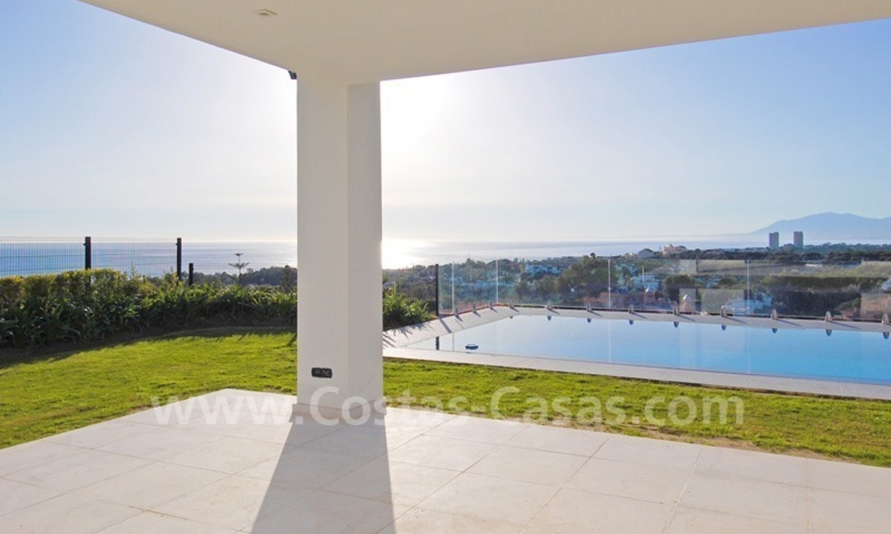 Villa moderne de luxe à vendre dans Marbella avec vue sur le golf et la mer 4