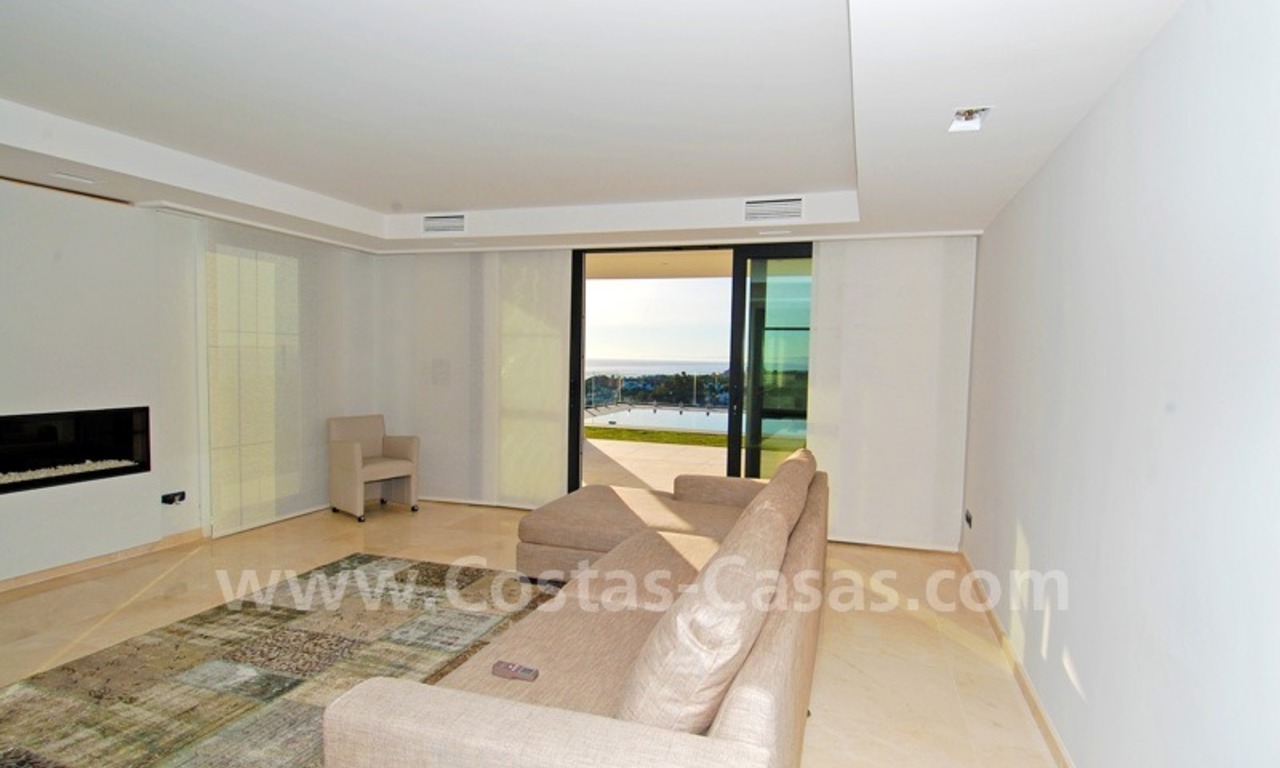Villa moderne de luxe à vendre dans Marbella avec vue sur le golf et la mer 6