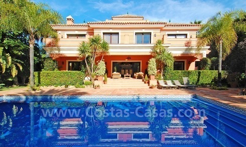 Villa andalouse de style classique à vendre sur la Mille d' Or à Marbella 