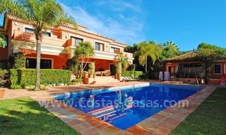 Villa andalouse de style classique à vendre sur la Mille d' Or à Marbella 1