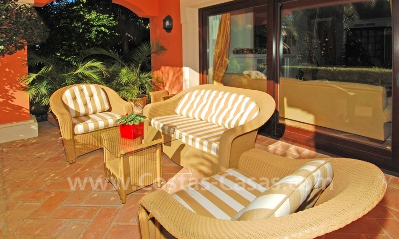 Villa andalouse de style classique à vendre sur la Mille d' Or à Marbella 4