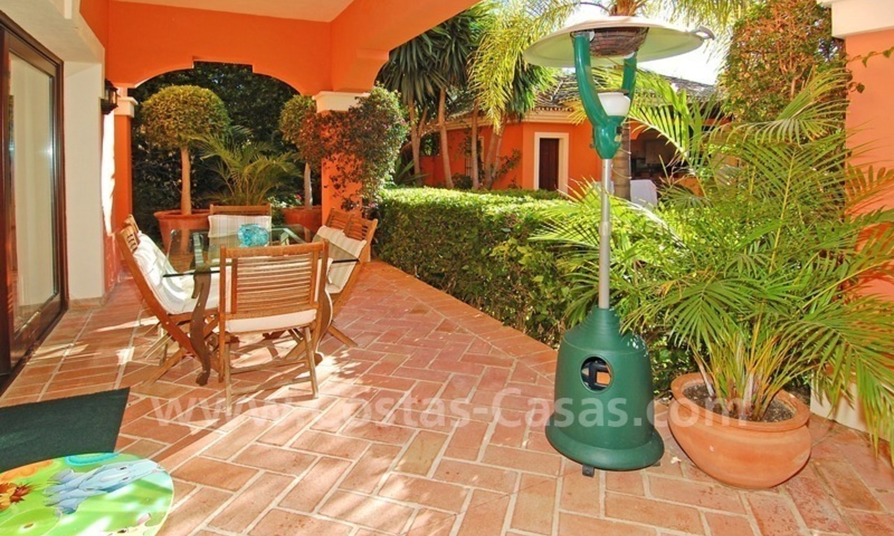 Villa andalouse de style classique à vendre sur la Mille d' Or à Marbella 6
