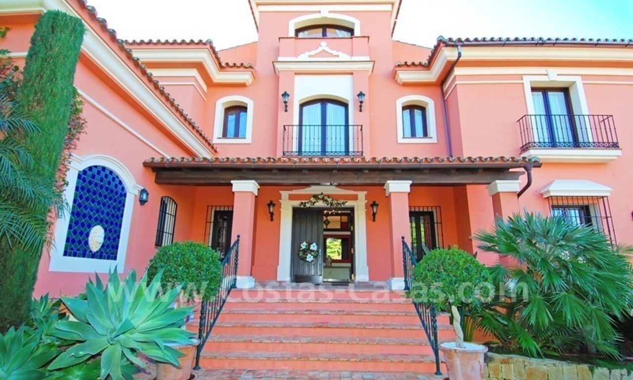 Villa andalouse de style classique à vendre sur la Mille d' Or à Marbella 11