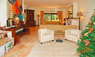 Villa andalouse de style classique à vendre sur la Mille d' Or à Marbella 13