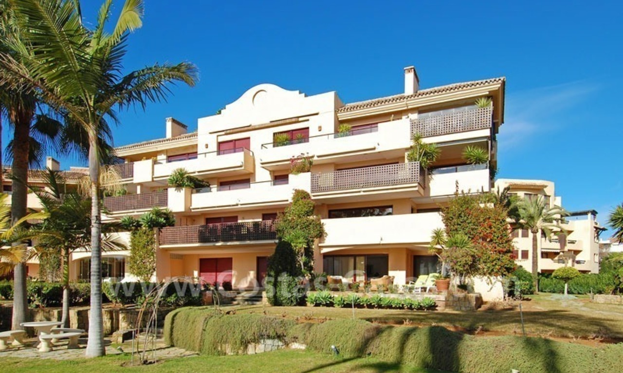 Appartement de luxe en première ligne de plage à vendre sur la nouvelle Mille d’ Or entre Puerto Banus - Marbella et le centre d'Estepona 1