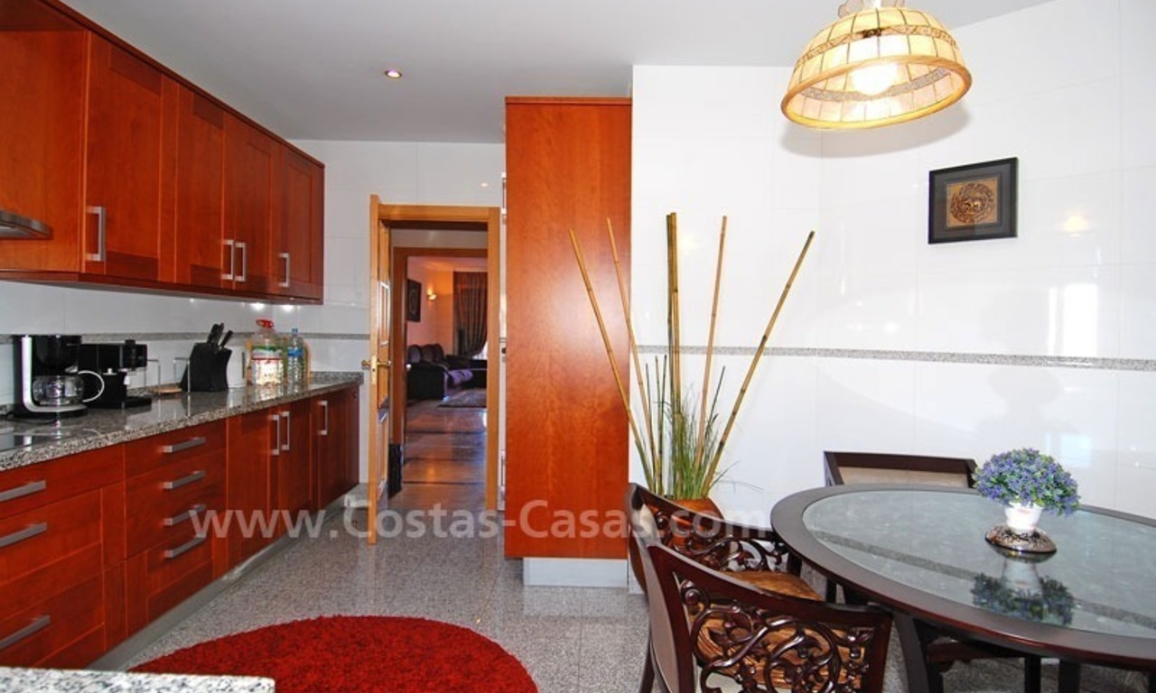 Appartement penthouse à vendre en seconde ligne de plage dans un complexe sur la nouvelle Mille d' Or, Marbella - Estepona 3