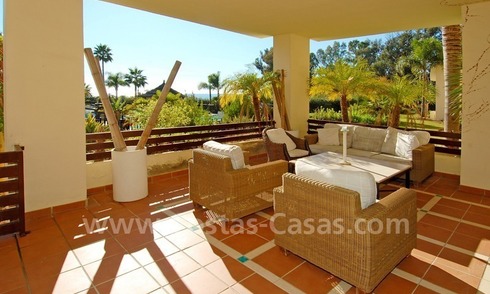 Appartements de luxe à vendre dans un complexe en première ligne de plage, sur la nouvelle Mille d' Or, Marbella - Estepona 