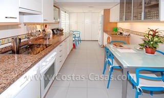 Appartement de plage luxueux en vente dans un complexe situé en face de la mer sur la nouvelle Mille d' Or, Marbella - Estepona 6