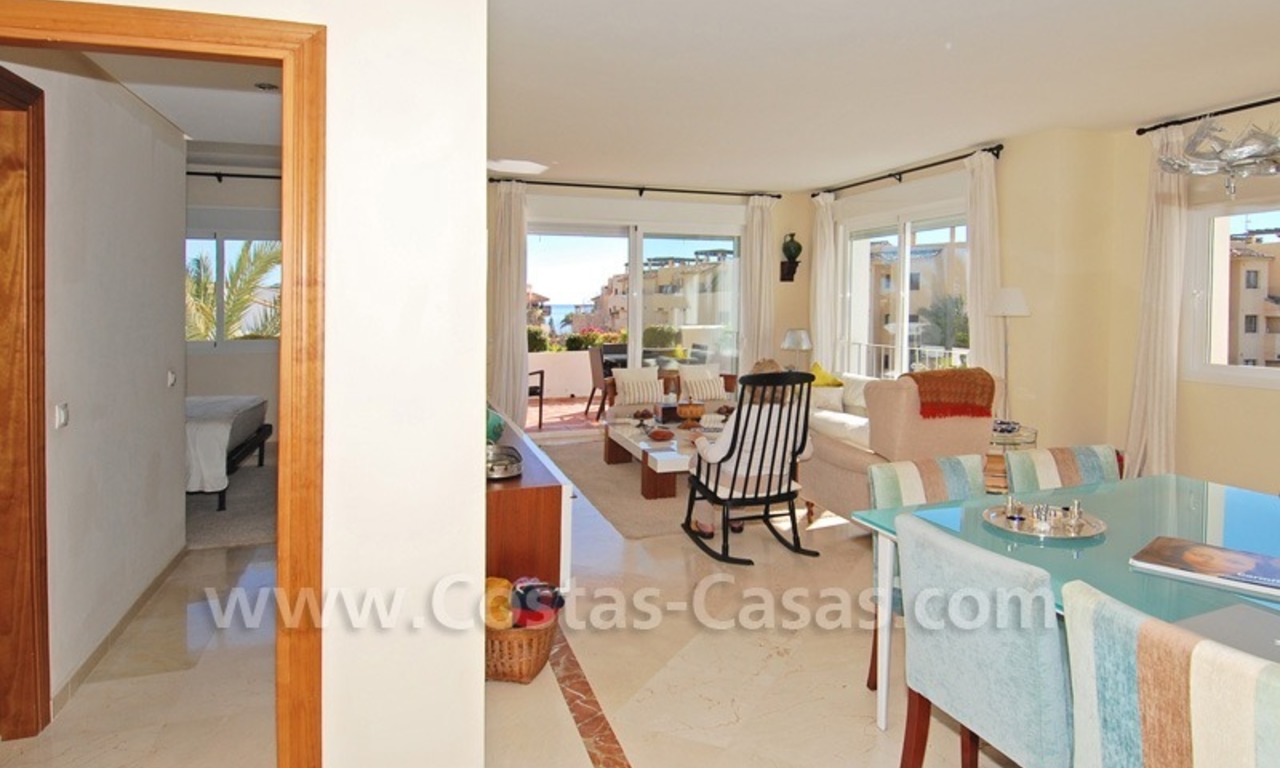  Appartement de plage luxueux en vente dans un complexe situé en face de la mer sur la nouvelle Mille d' Or, Marbella - Estepona 3