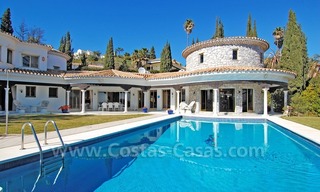 Villa en première ligne de golf de style andalou à vendre à Estepona - Marbella 1