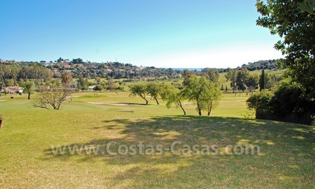 Villa en première ligne de golf de style andalou à vendre à Estepona - Marbella 7