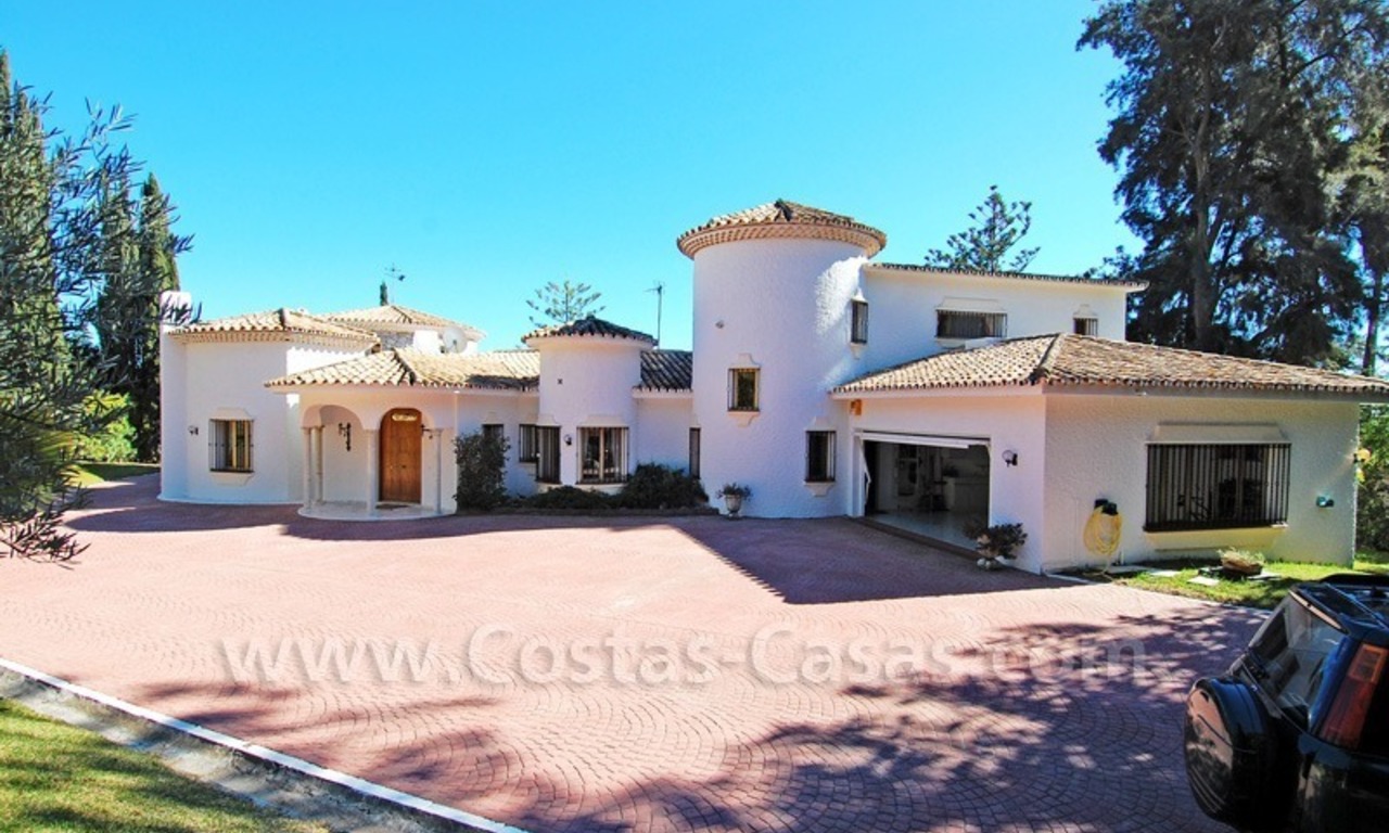 Villa en première ligne de golf de style andalou à vendre à Estepona - Marbella 10