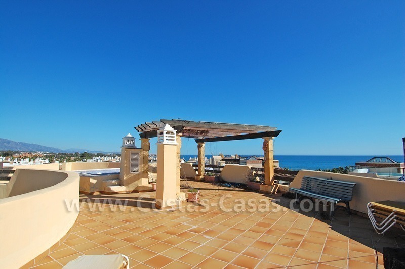 Penthouse de luxe près de la plage à vendre dans un complexe sur la nouvelle Mille d' Or, Marbella - Estepona
