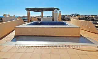Penthouse de luxe près de la plage à vendre dans un complexe sur la nouvelle Mille d' Or, Marbella - Estepona 1