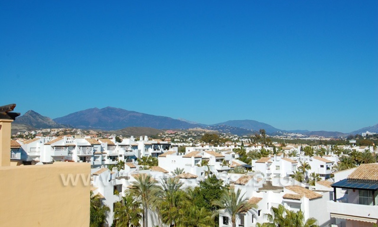 Penthouse de luxe près de la plage à vendre dans un complexe sur la nouvelle Mille d' Or, Marbella - Estepona 7