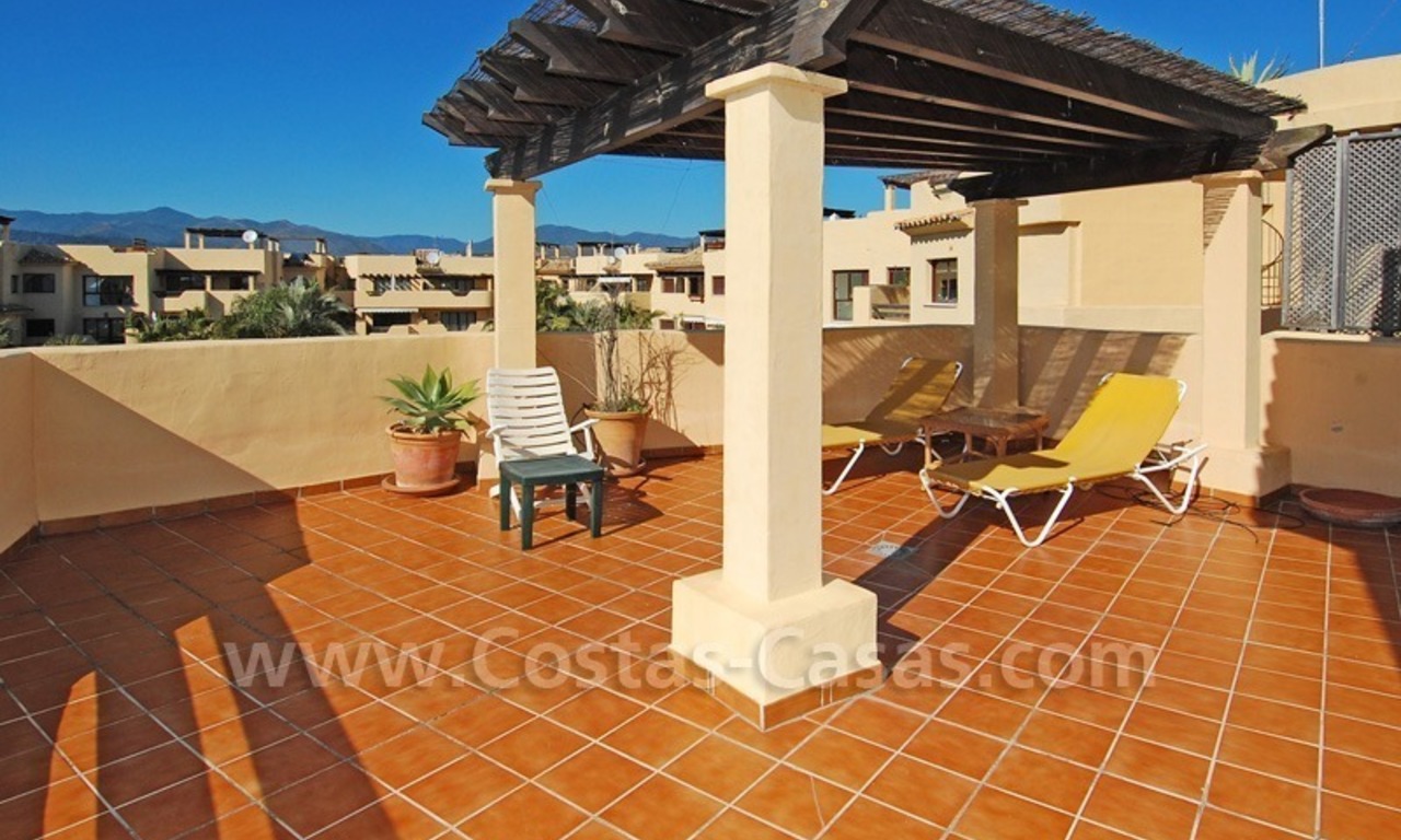 Penthouse de luxe près de la plage à vendre dans un complexe sur la nouvelle Mille d' Or, Marbella - Estepona 10