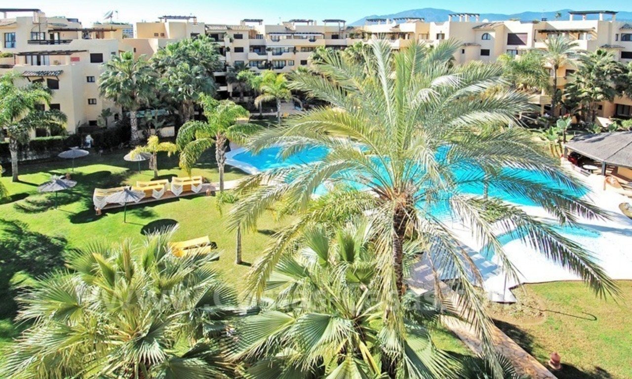 Penthouse de luxe près de la plage à vendre dans un complexe sur la nouvelle Mille d' Or, Marbella - Estepona 12