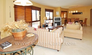 Penthouse de luxe près de la plage à vendre dans un complexe sur la nouvelle Mille d' Or, Marbella - Estepona 13