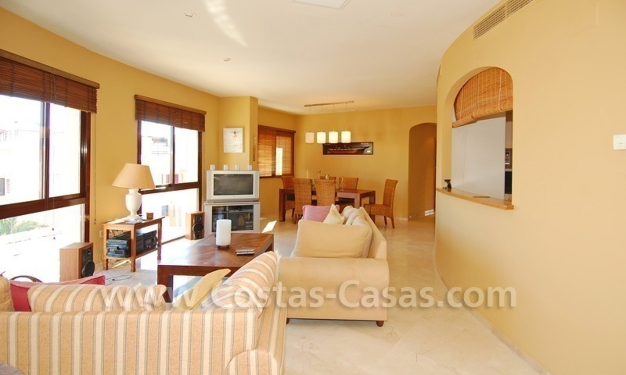 Penthouse de luxe près de la plage à vendre dans un complexe sur la nouvelle Mille d' Or, Marbella - Estepona 14