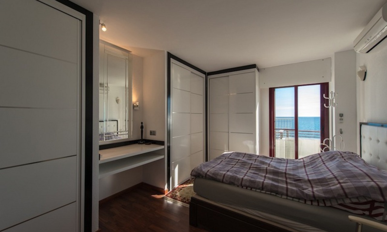 Appartements penthouses à vendre, en première ligne de plage à Estepona centre 10