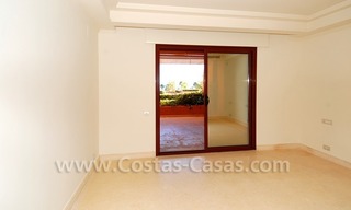 Appartement de plage luxueux à vendre dans un complexe en première ligne de plage, nouvelle Mille d' Or, Marbella - Estepona 7
